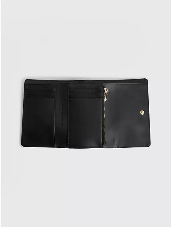 TH Logo Flap Wallet and Keychain Set